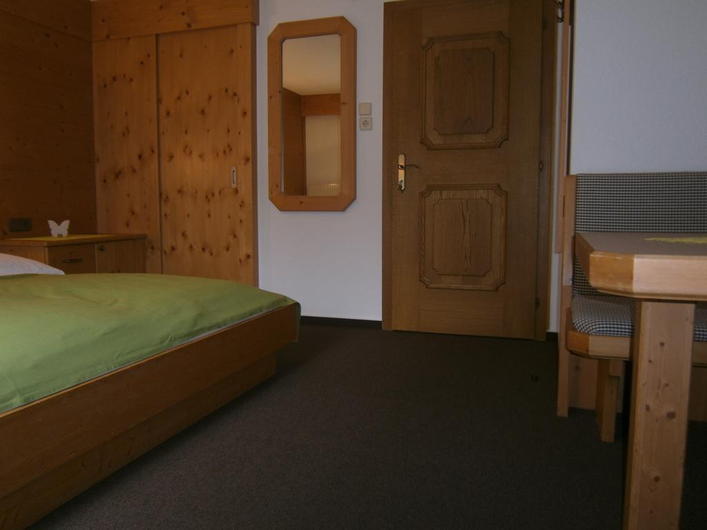 Haus Wiesenheim Fw Oetztal Langenfeld Exterior photo