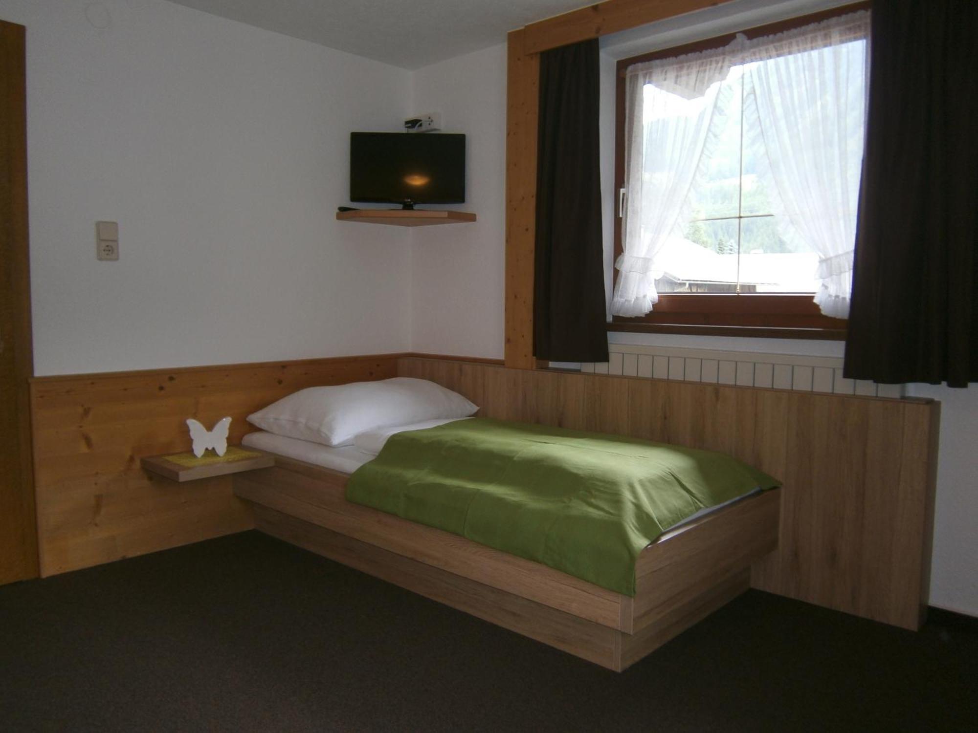 Haus Wiesenheim Fw Oetztal Langenfeld Room photo