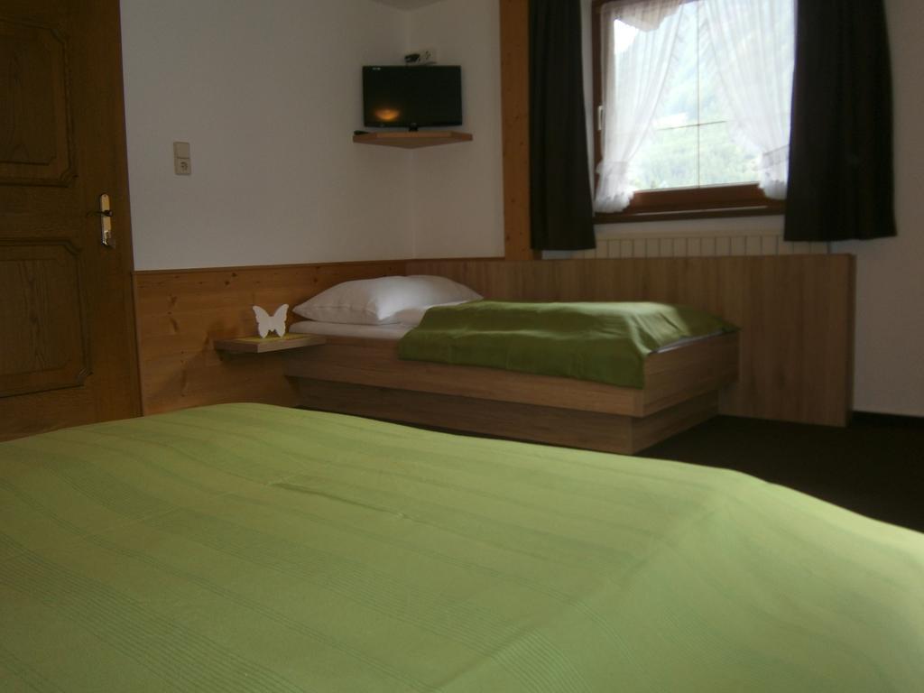 Haus Wiesenheim Fw Oetztal Langenfeld Room photo